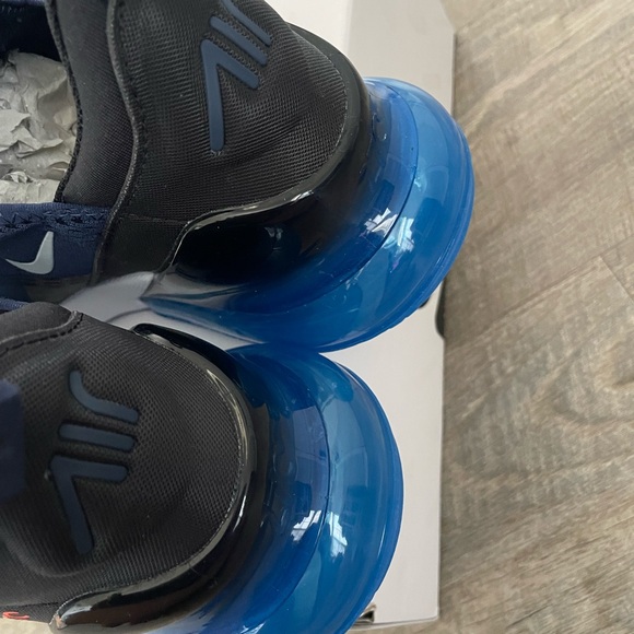 Men’s Nike Air sneakers -NEVER WORN! - Picture 7 of 9